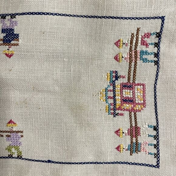 Vintage 60’s Hand embroidered tray cloth Set (of 3) - Picture 9 of 11